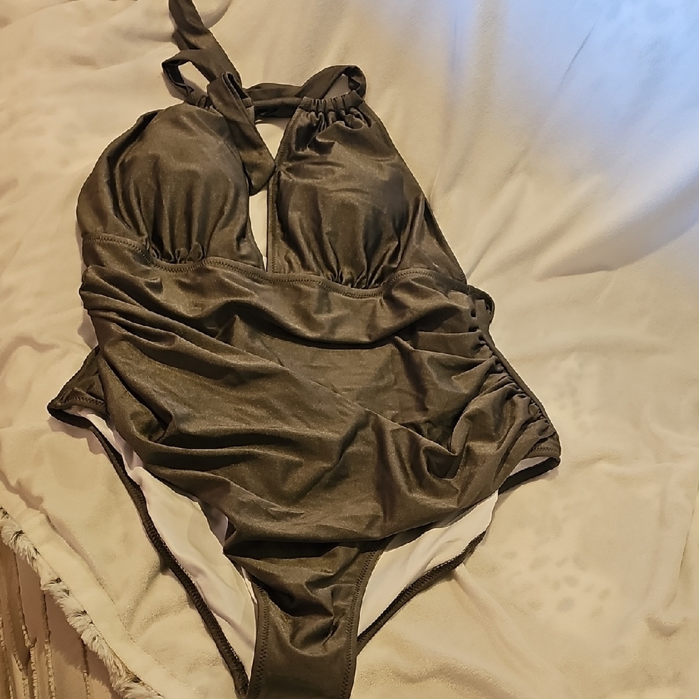 Cupshe Olive Green Halter Top Swimsuit Womans 2X